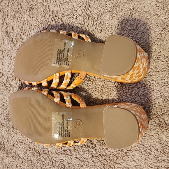 Universal Thread Sandals - Picture 4 of 4